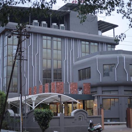Hotel Statusinn, Ichalkaranji Экстерьер фото