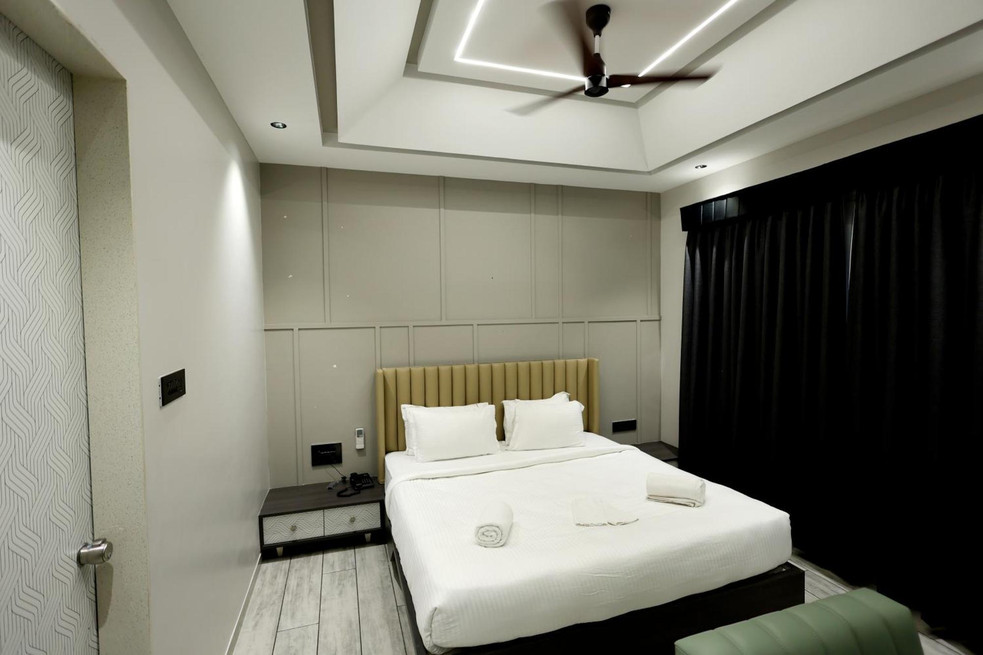 Hotel Statusinn, Ichalkaranji Экстерьер фото