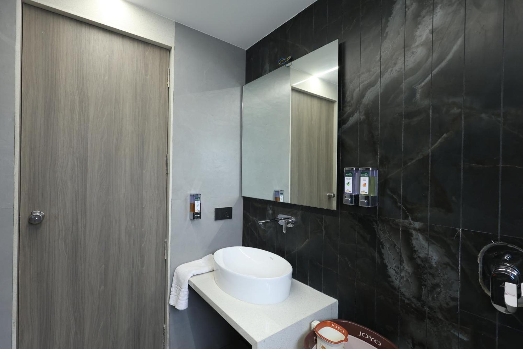 Hotel Statusinn, Ichalkaranji Экстерьер фото