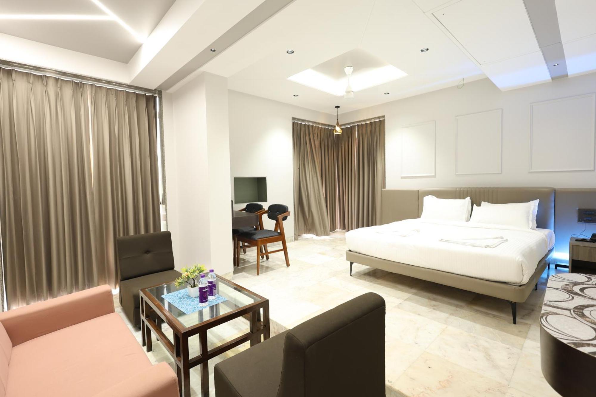 Hotel Statusinn, Ichalkaranji Экстерьер фото