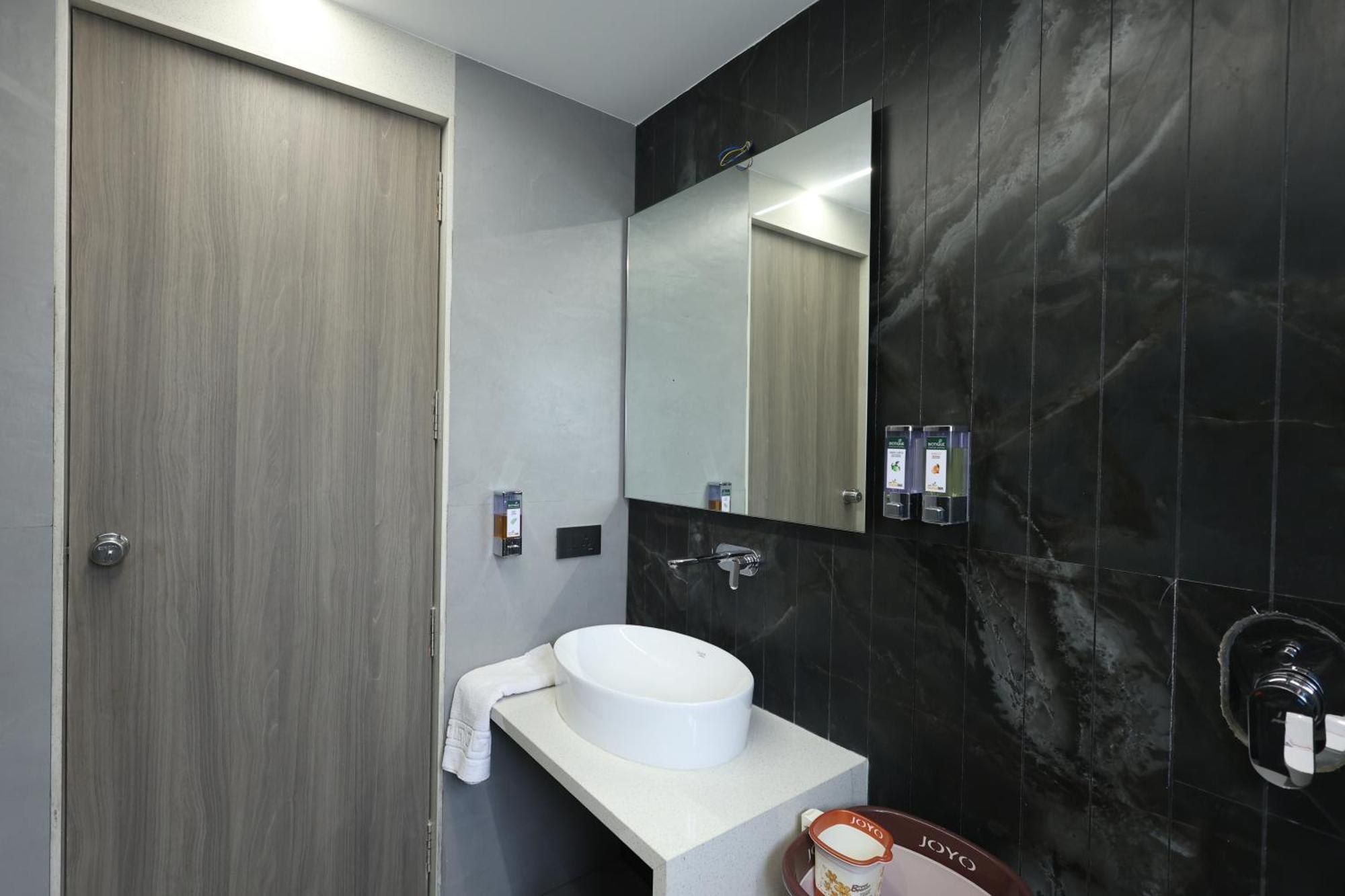 Hotel Statusinn, Ichalkaranji Экстерьер фото