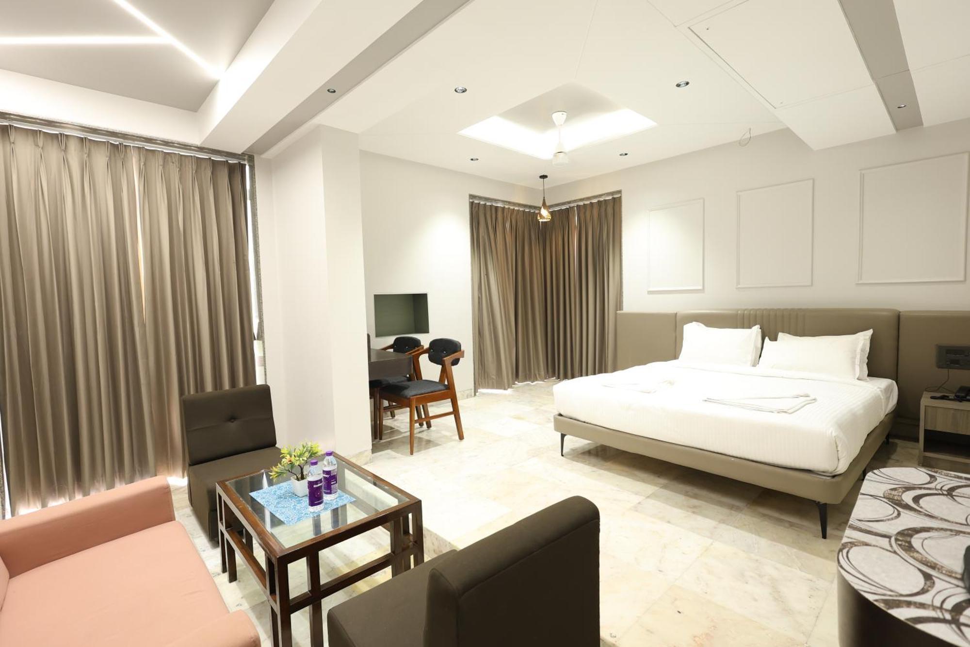 Hotel Statusinn, Ichalkaranji Экстерьер фото