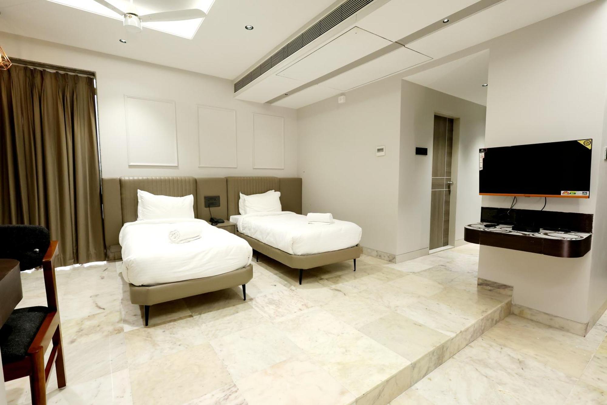 Hotel Statusinn, Ichalkaranji Экстерьер фото