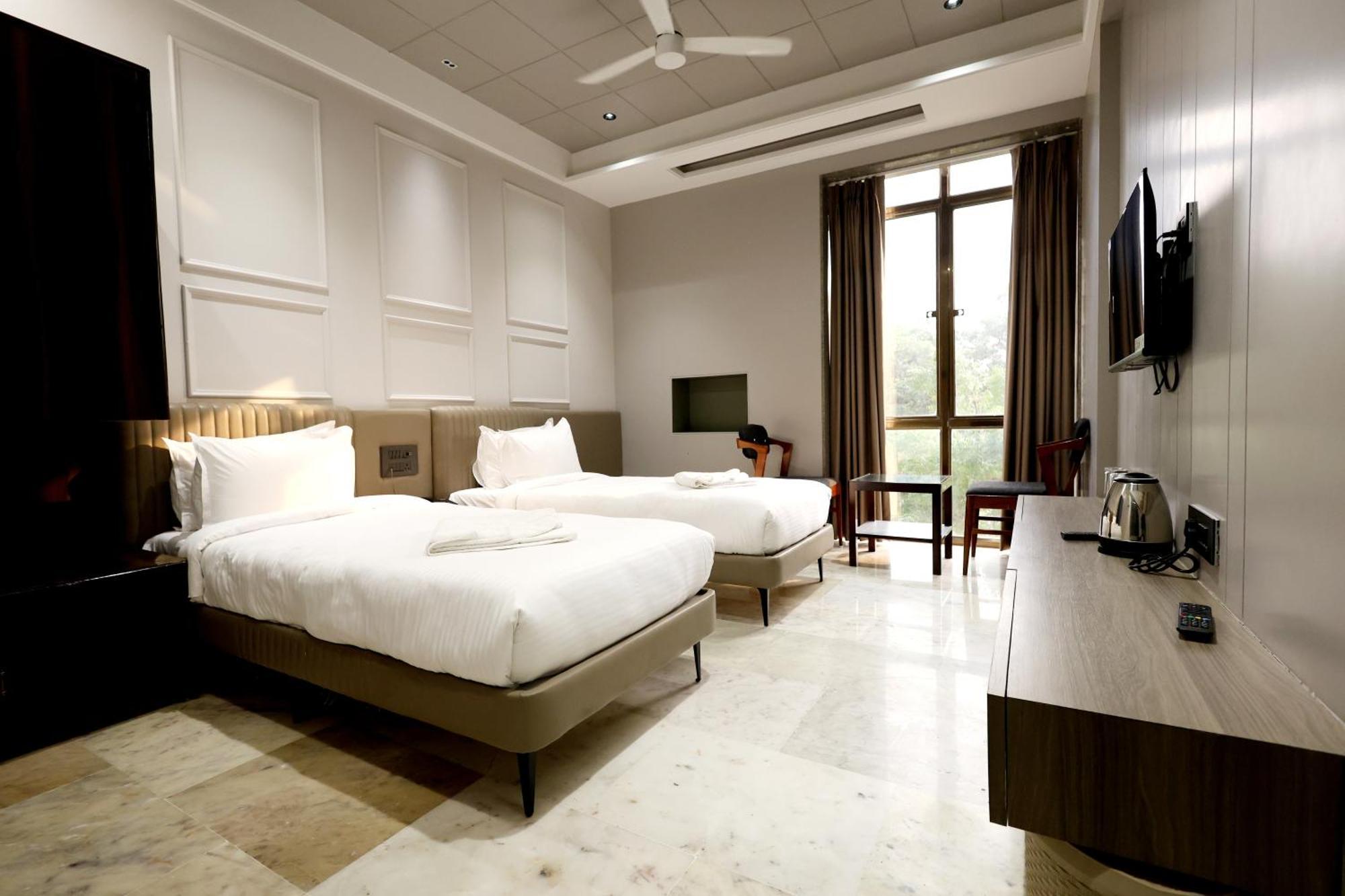 Hotel Statusinn, Ichalkaranji Экстерьер фото