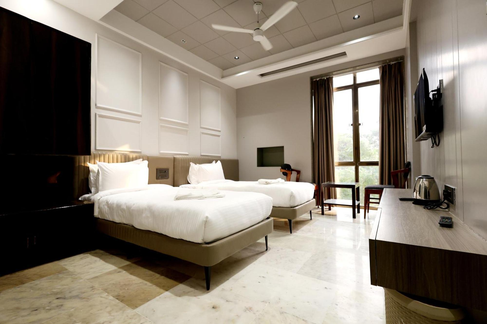 Hotel Statusinn, Ichalkaranji Экстерьер фото
