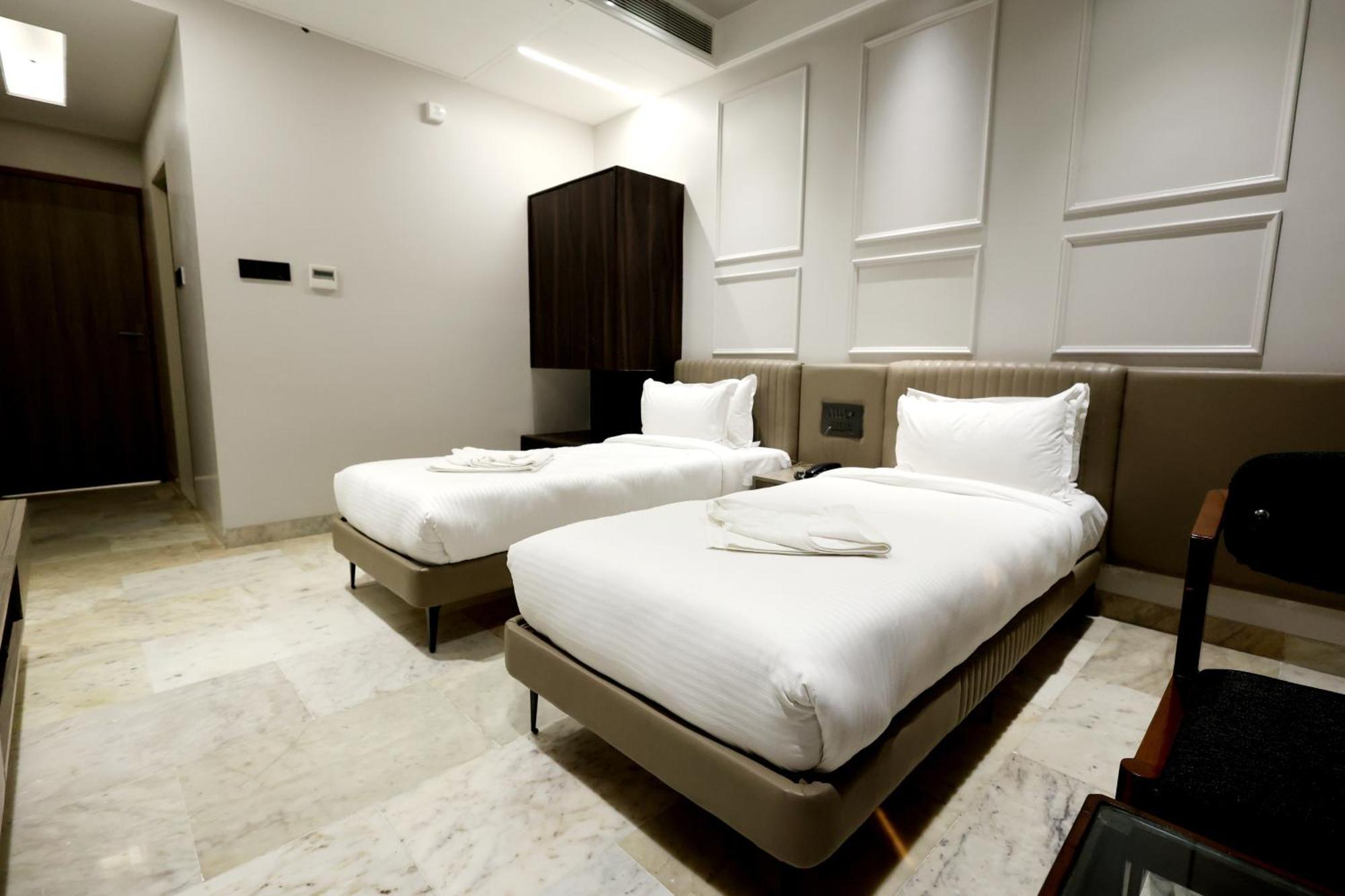 Hotel Statusinn, Ichalkaranji Экстерьер фото