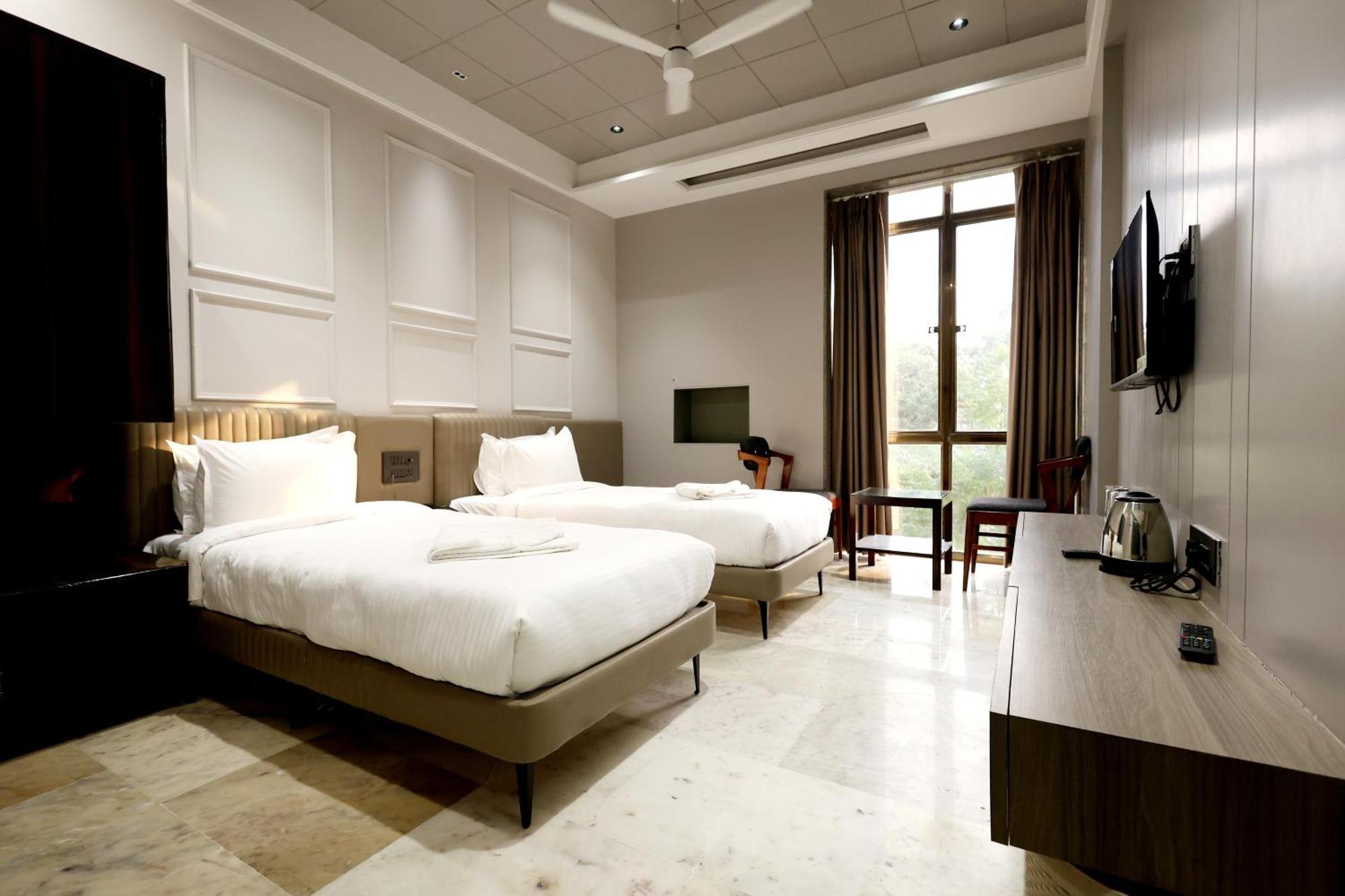 Hotel Statusinn, Ichalkaranji Экстерьер фото