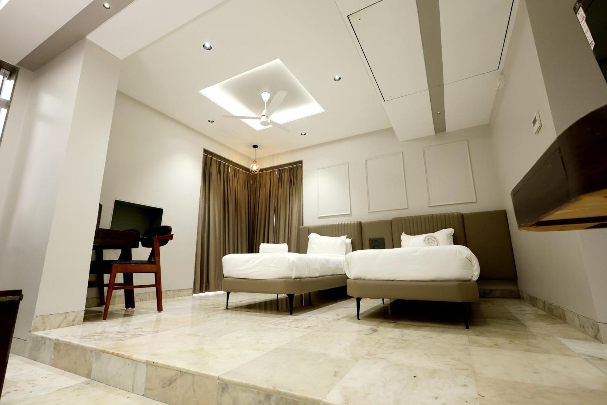 Hotel Statusinn, Ichalkaranji Экстерьер фото