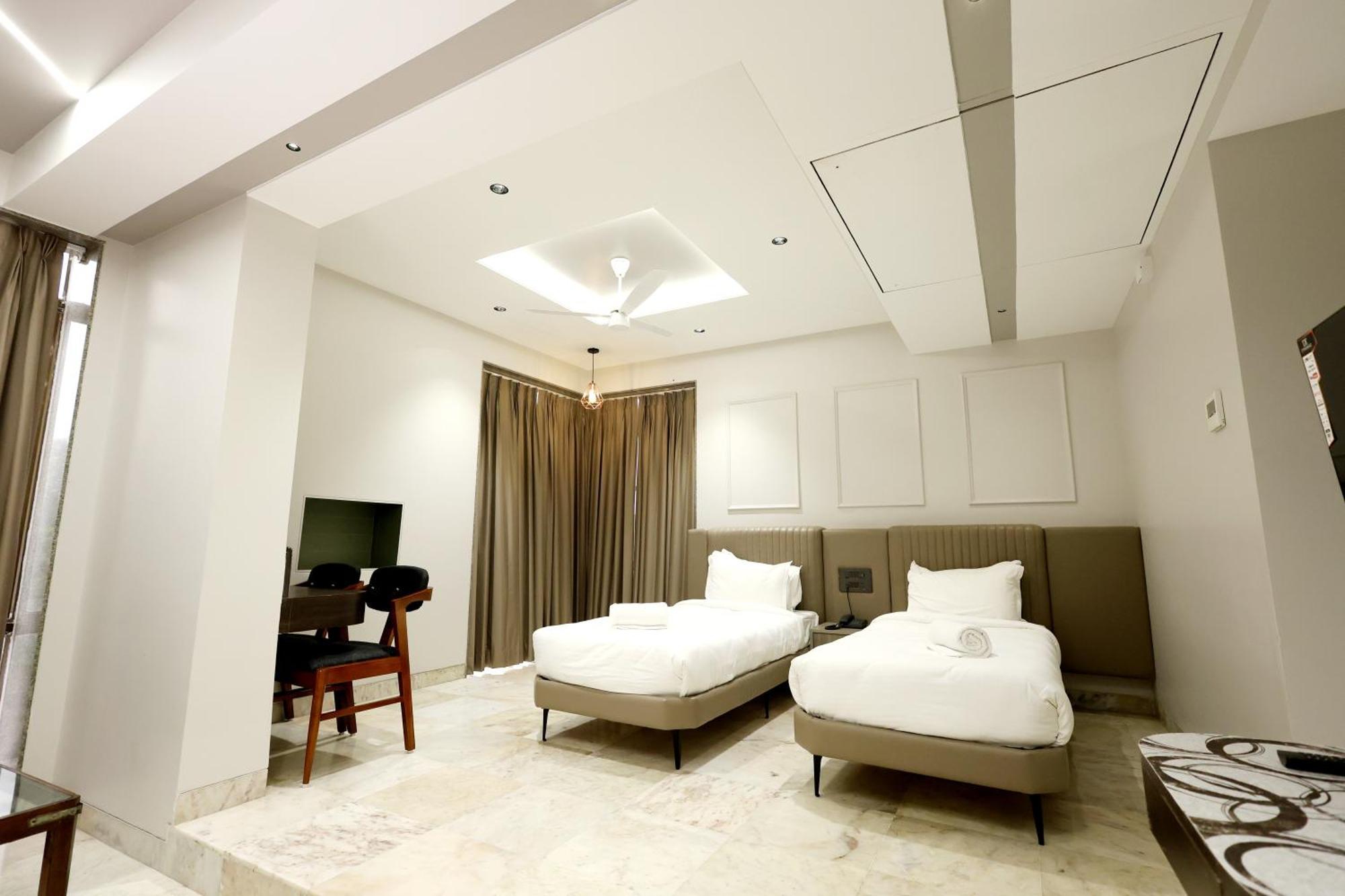 Hotel Statusinn, Ichalkaranji Экстерьер фото