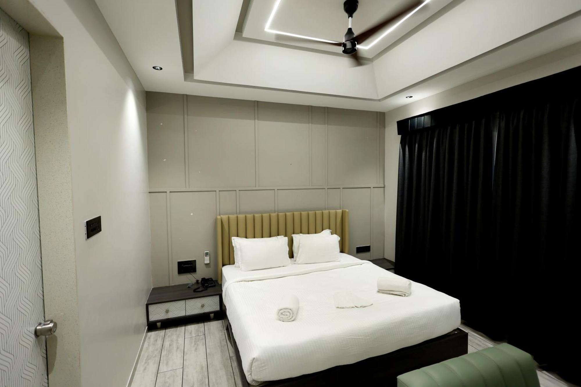 Hotel Statusinn, Ichalkaranji Экстерьер фото
