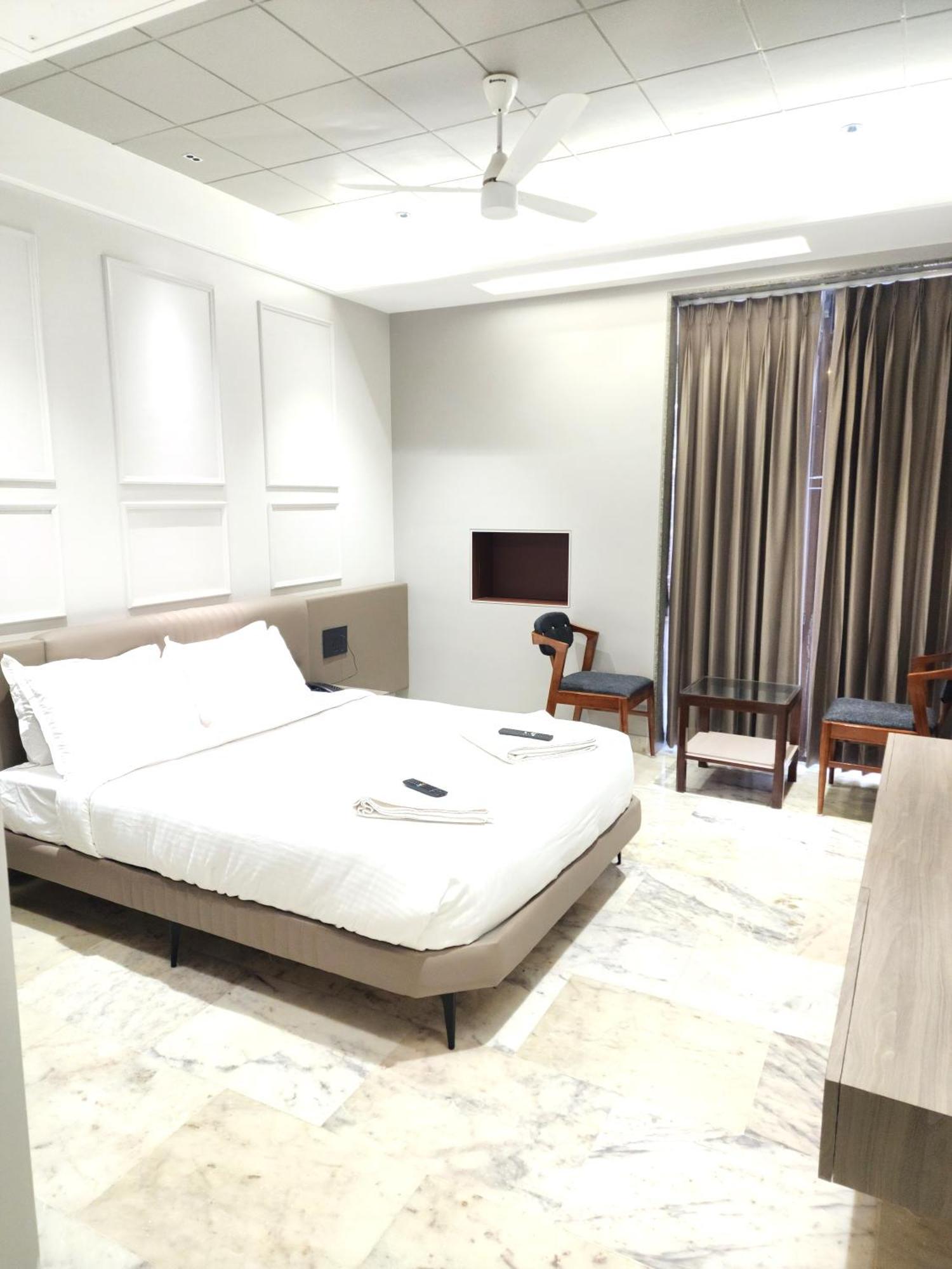 Hotel Statusinn, Ichalkaranji Экстерьер фото