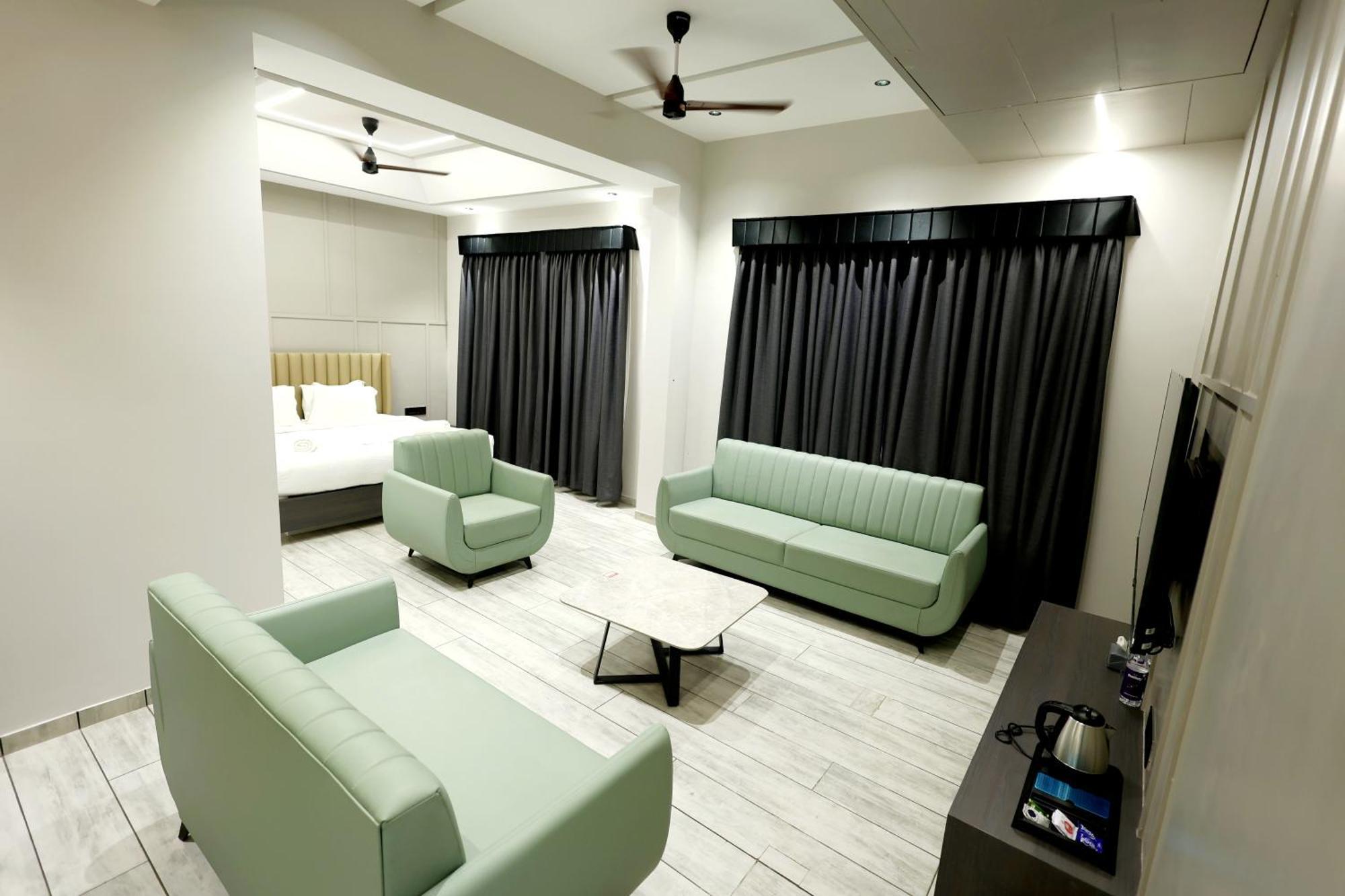 Hotel Statusinn, Ichalkaranji Экстерьер фото