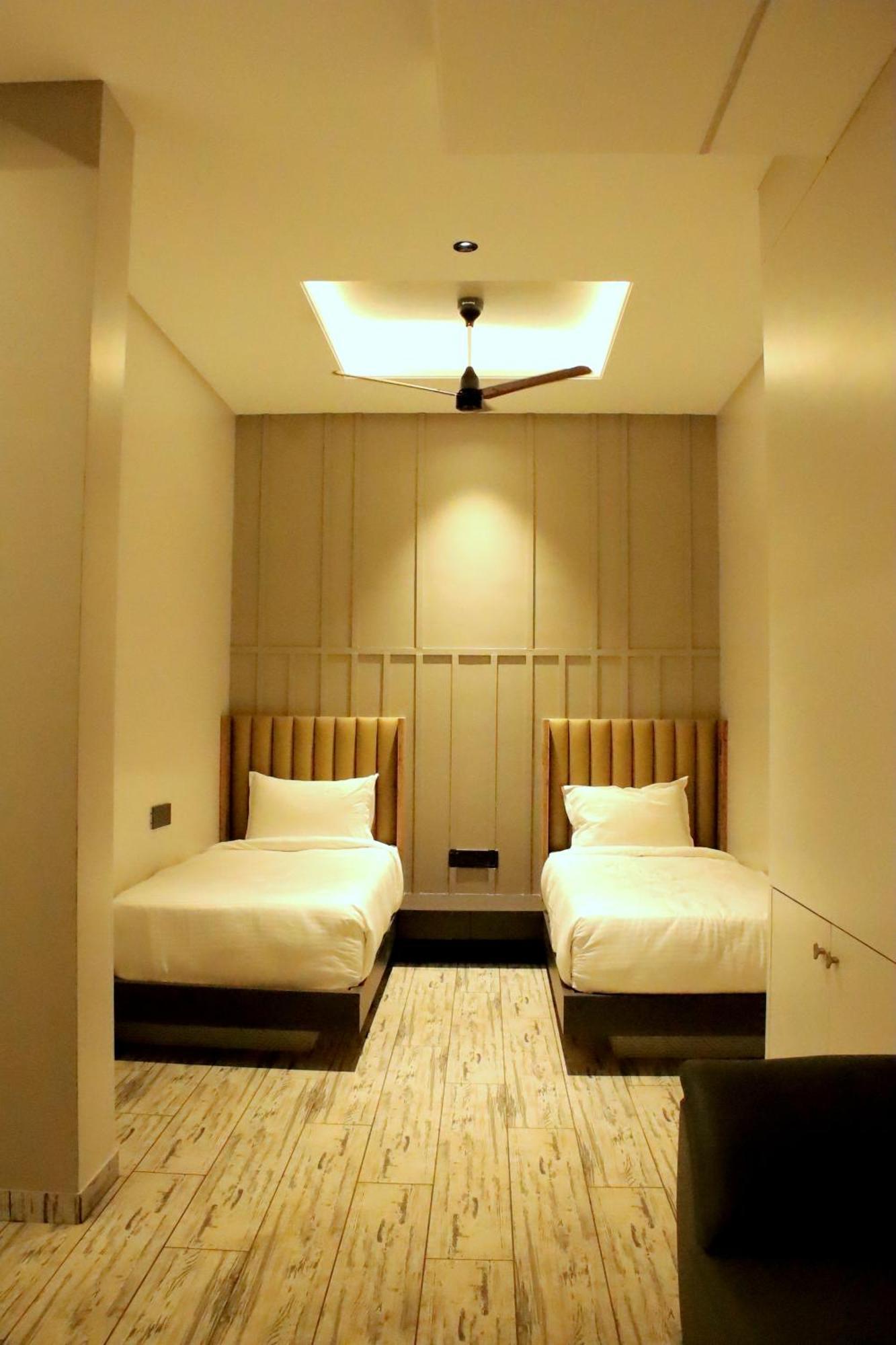 Hotel Statusinn, Ichalkaranji Экстерьер фото