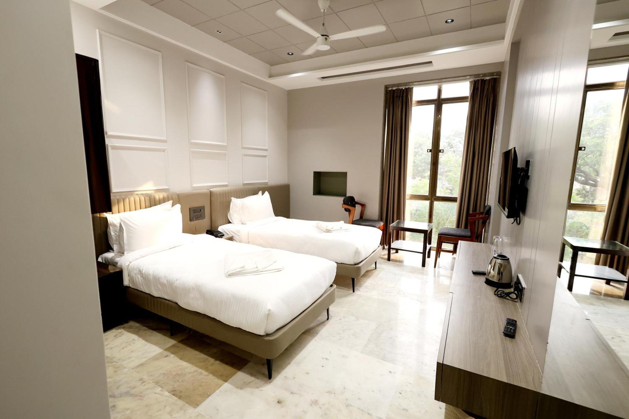 Hotel Statusinn, Ichalkaranji Экстерьер фото