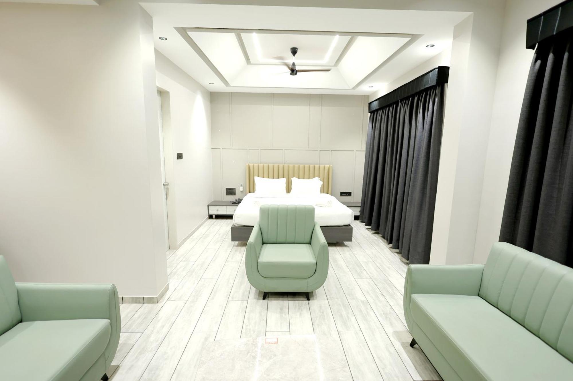 Hotel Statusinn, Ichalkaranji Экстерьер фото