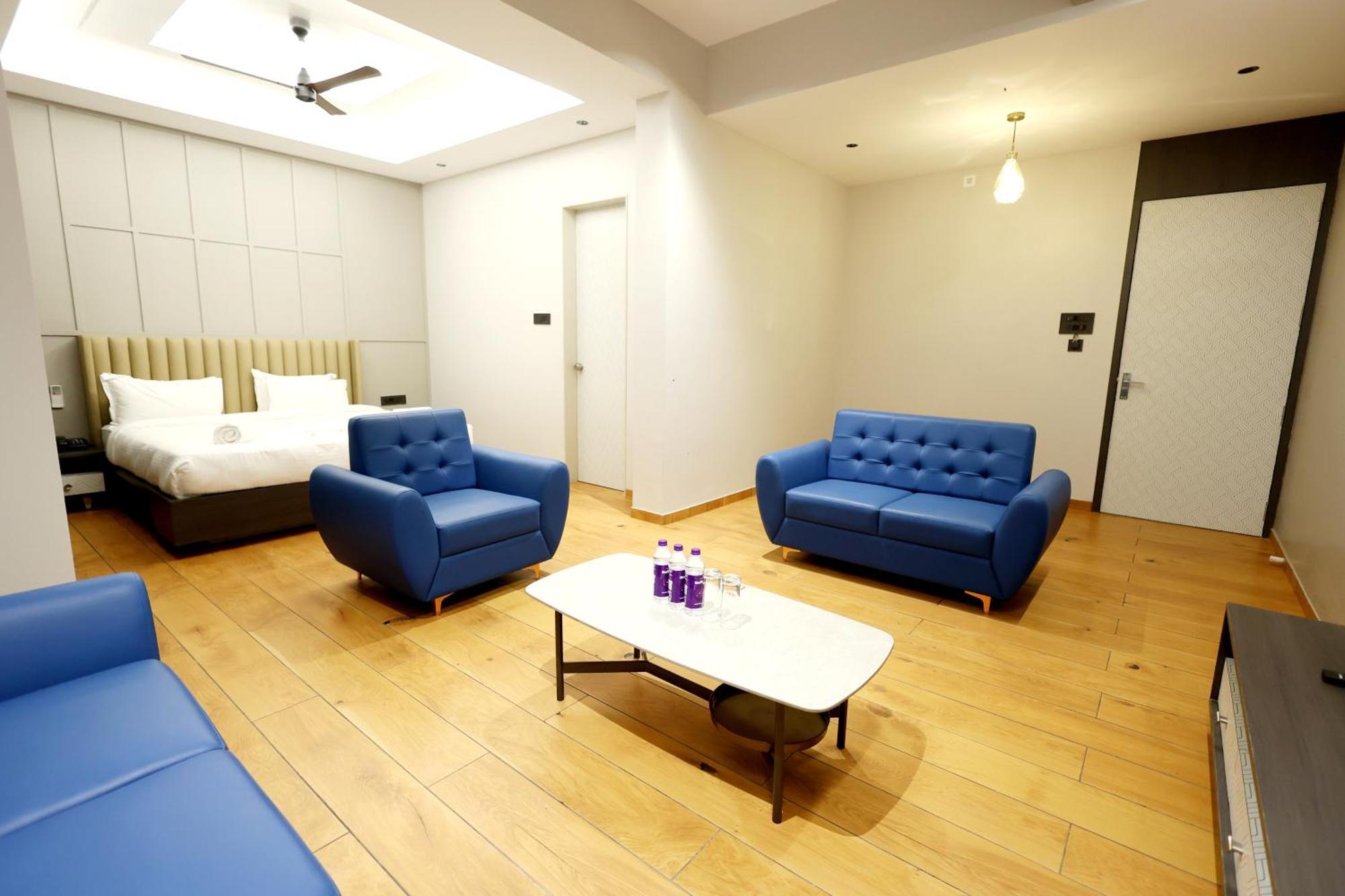 Hotel Statusinn, Ichalkaranji Экстерьер фото
