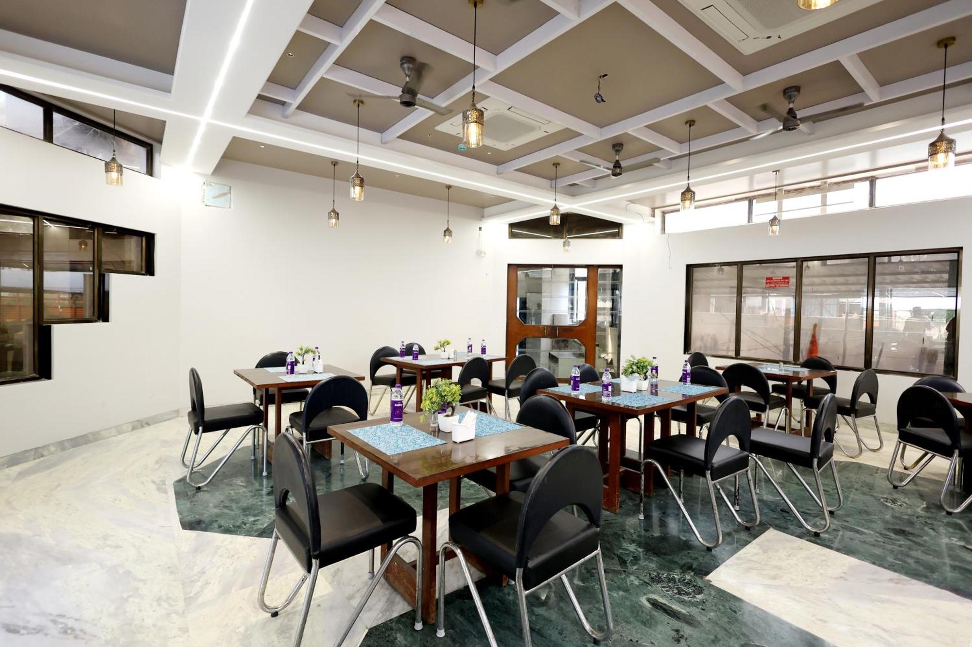 Hotel Statusinn, Ichalkaranji Экстерьер фото