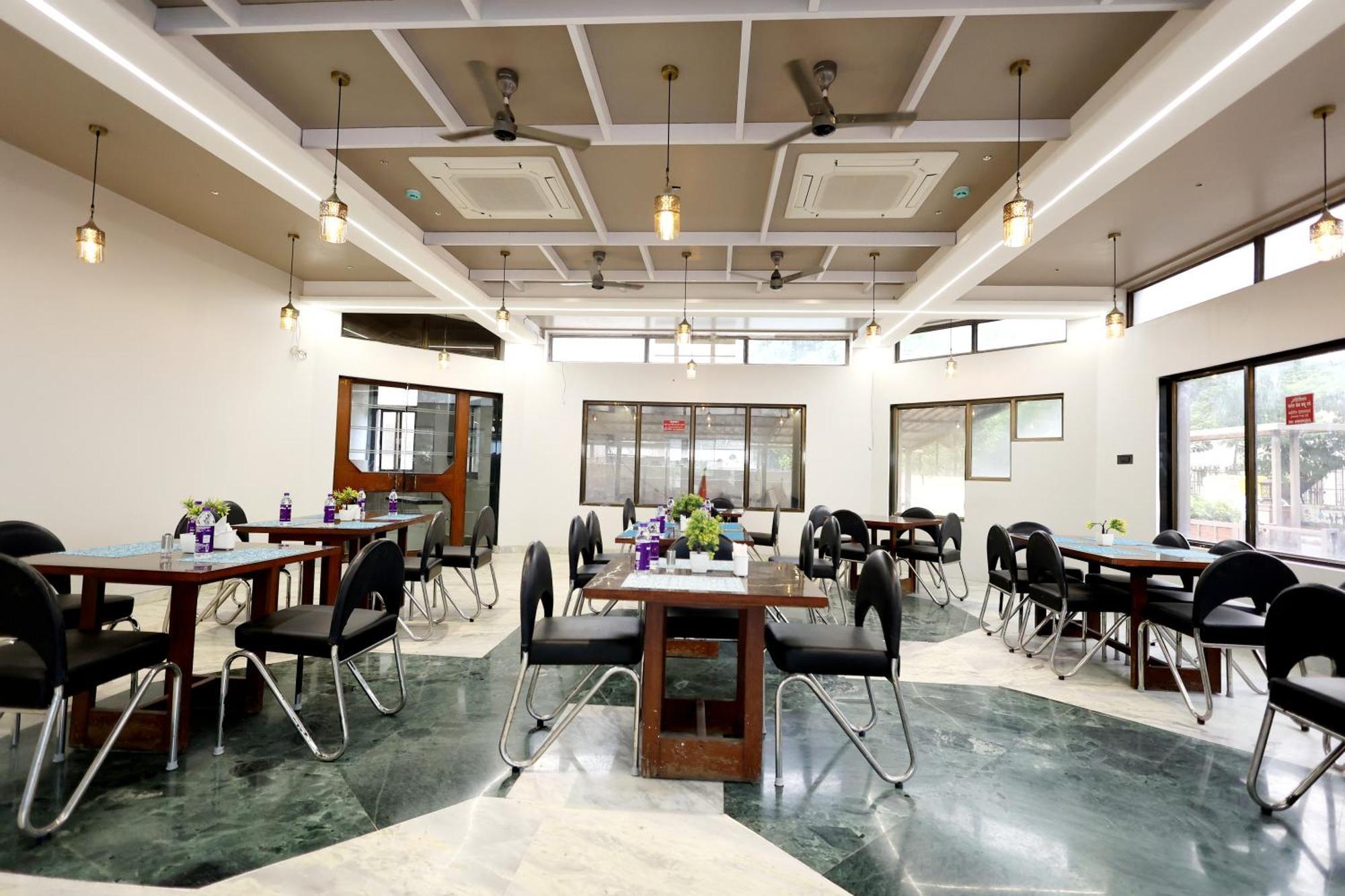Hotel Statusinn, Ichalkaranji Экстерьер фото